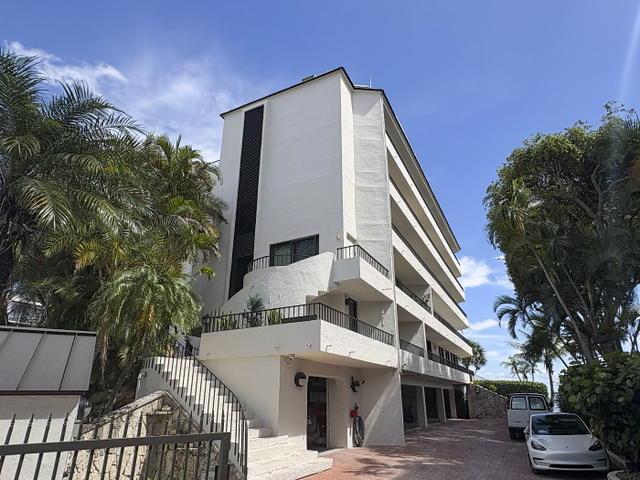 Pelican Reef West Condo photo 2