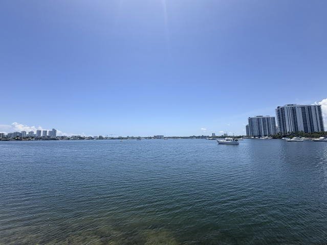 Point East  photo 4