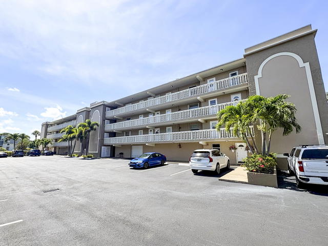 River Dome Apartments photo 2