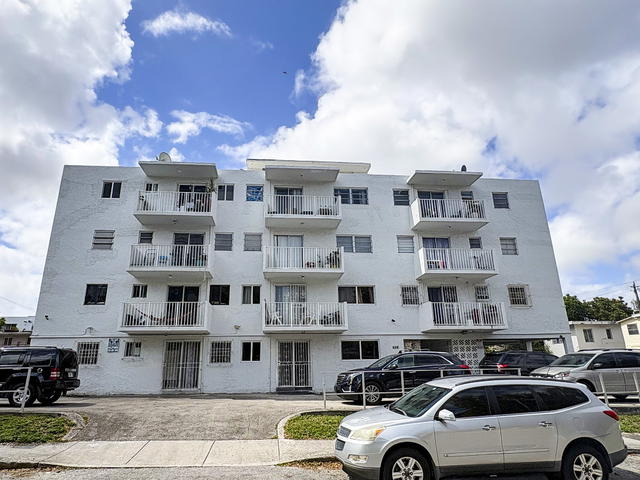 Royal Palm Place Condominium photo 2