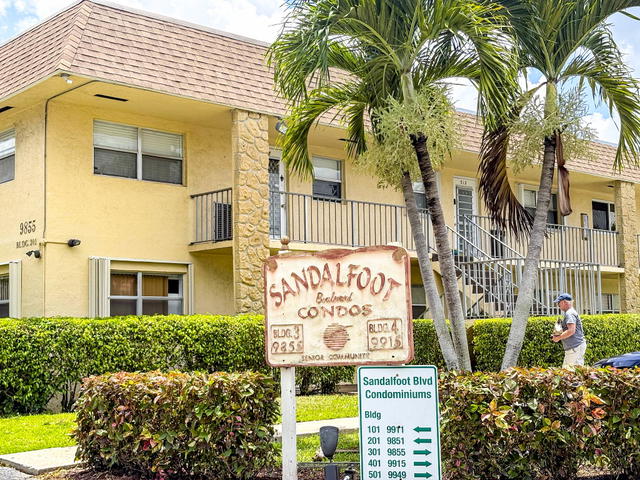 Sandalfoot Boulevard Condo photo 2