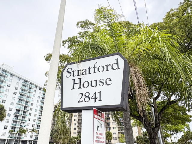 Stratford House Condominium photo 2