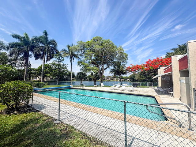 The Entrada (Entrada Condominium I) photo 3