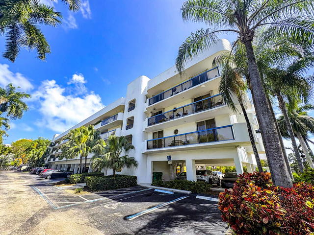 The Palms Condominium photo 2