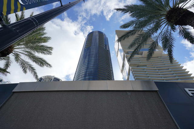The Porsche Design Tower  photo 3