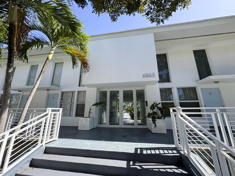 The Tropical Resort Condo main photo