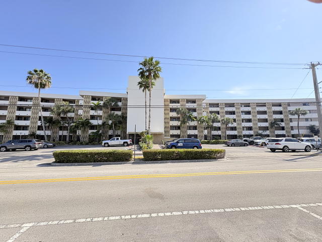 The Yacht Club Condo photo 2