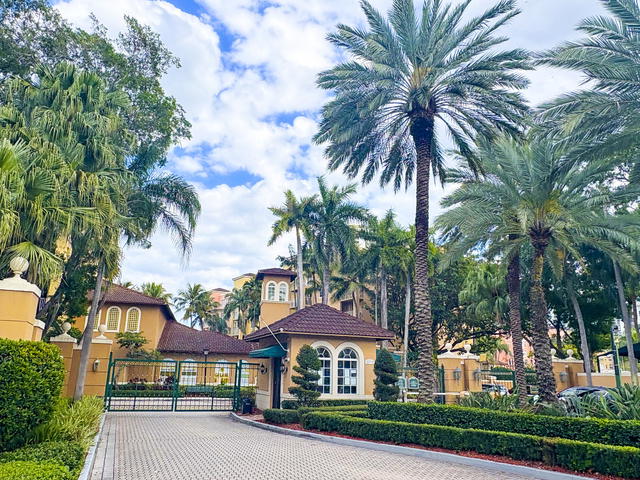 The Yacht Club at Aventura  photo 2