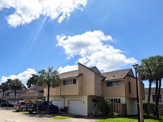 Townhouses at Jacaranda  photo 2