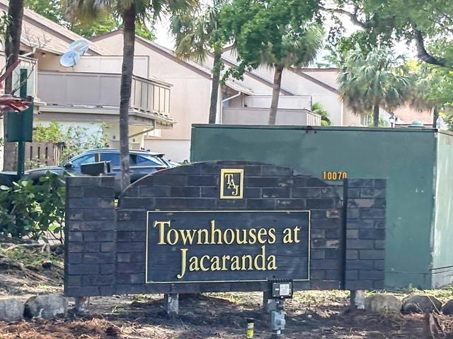 Townhouses at Jacaranda  photo 3