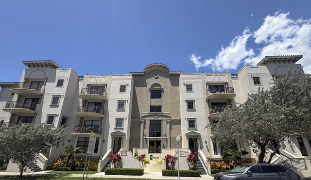 Village Park Condo photo 2