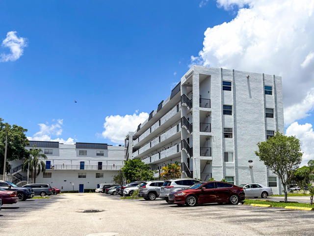 Village Square Condo photo 3