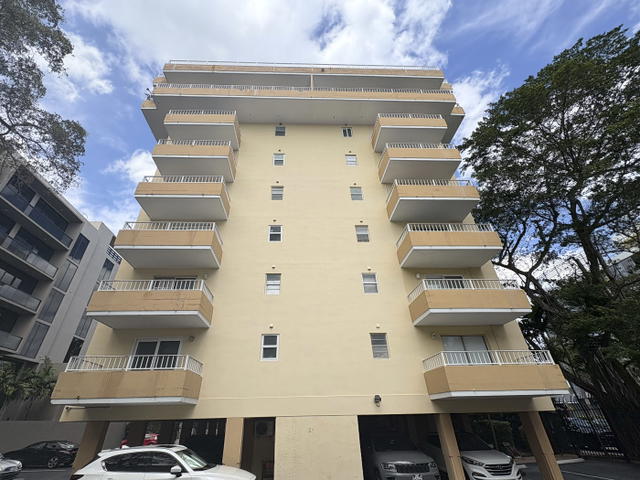 Virginia Oaks Condo photo 2