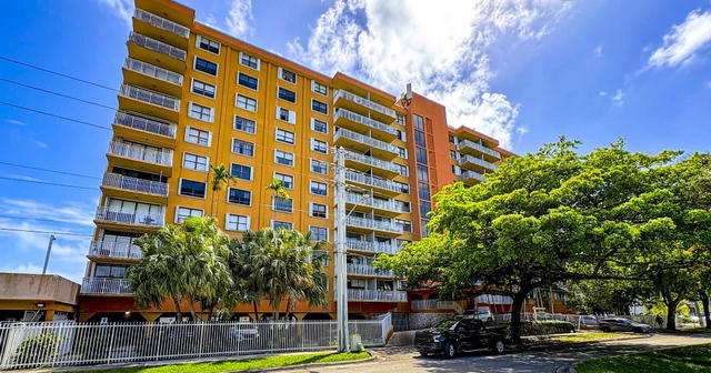 Waterside Towers  photo 2