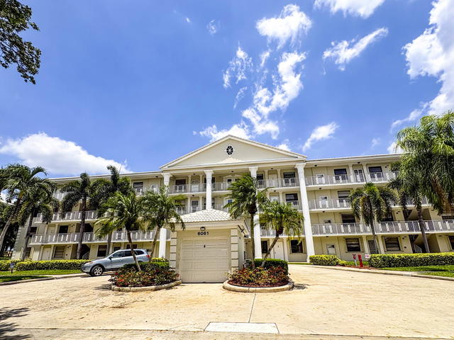 Whitehall Condo photo 2