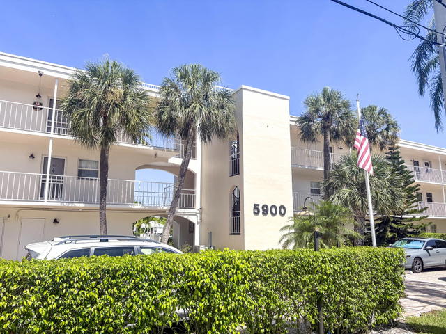 Winston Bay Condo photo 2